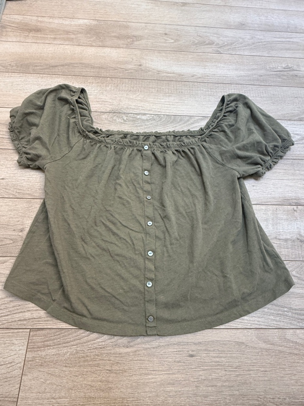 American Eagle Outfitters crop top green neckline size M